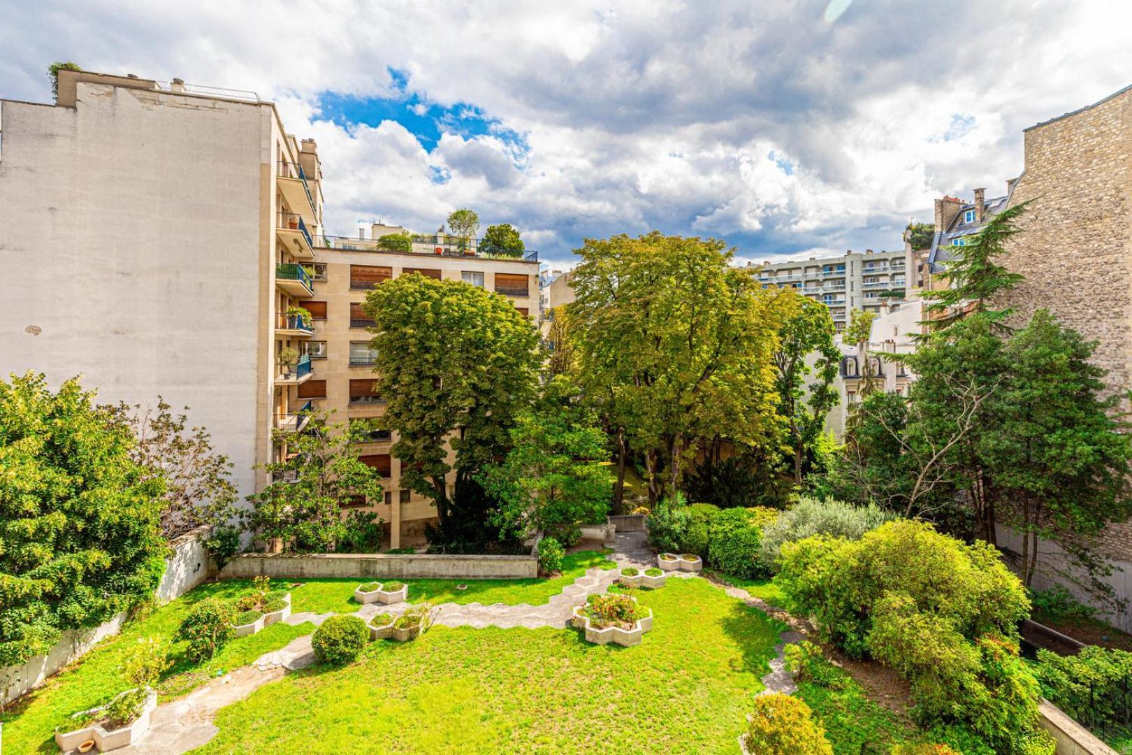 Guestready - Homely Nest With Balcony Appartement Parijs